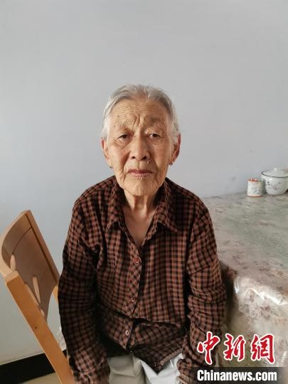 薩仁托婭拍攝的“草原母親”。　薩仁托婭供圖