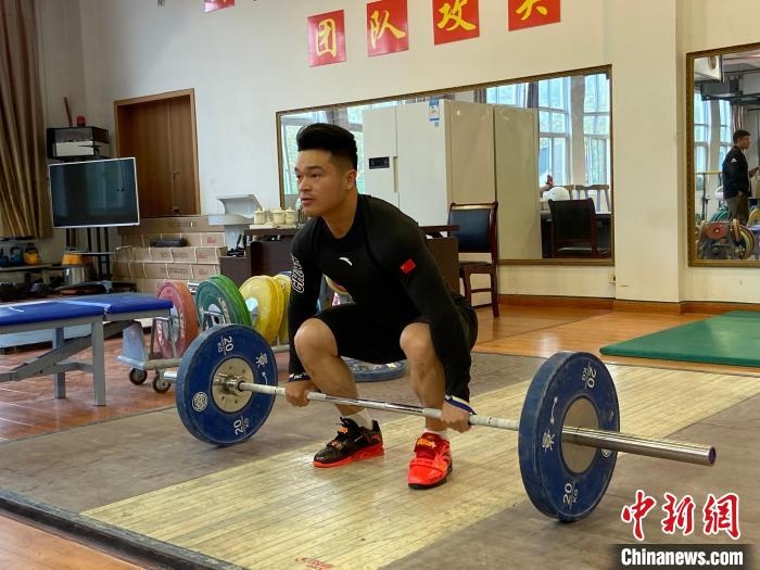 石智勇訓(xùn)練場(chǎng)景?！×植?攝