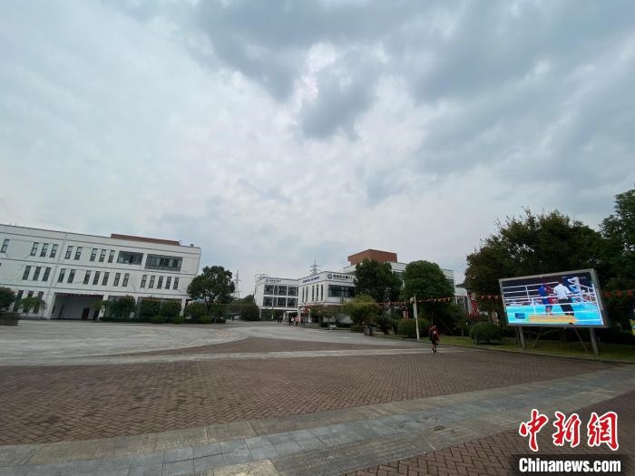 寧波市第二少年兒童業(yè)余體育學(xué)校?！×植?攝