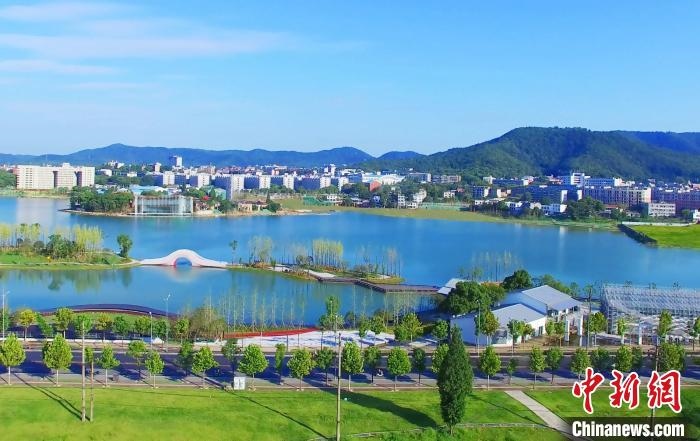 后湖藝術園?！√菩∏?攝