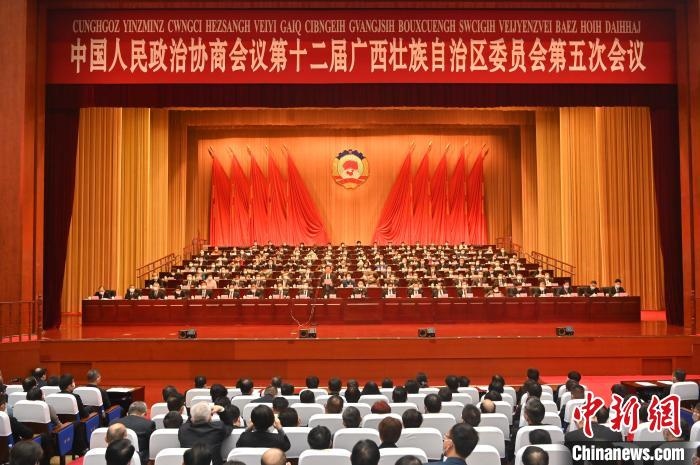 圖為大會閉幕?！∮峋?攝