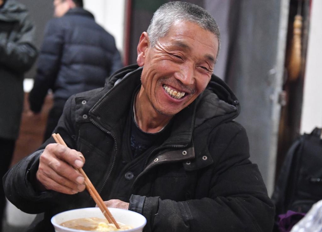 1月26日，山西省汾西縣段村村民蔡文明談起見到總書記的心情，激動又開心。新華社記者 柴婷 攝