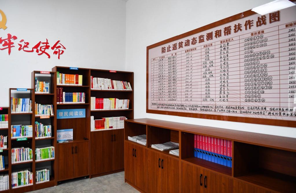 1月27日，段村村委會(huì)內(nèi)的防止返貧動(dòng)態(tài)監(jiān)測和幫扶作戰(zhàn)圖。新華社記者 柴婷 攝