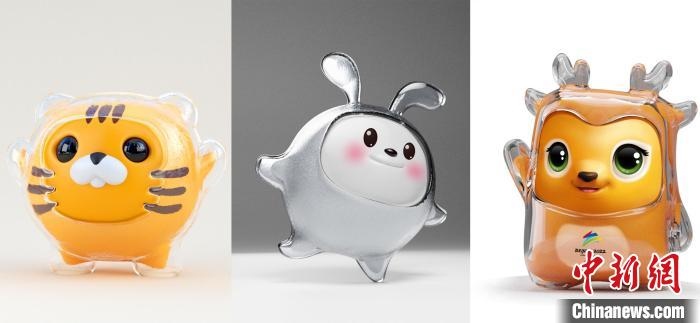 設(shè)計(jì)團(tuán)隊(duì)曾嘗試在冰殼之下更換成老虎、兔子或麋鹿等形象。(資料圖) 劉平云供圖