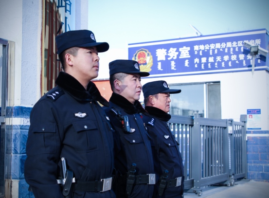 站好“護學崗”，守護“成長路”——南地公安持續(xù)開展護學行動214.png