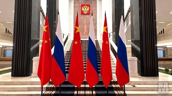 △習(xí)主席在這里同米舒斯京總理握手合影。（總臺(tái)央視記者程鋮拍攝）