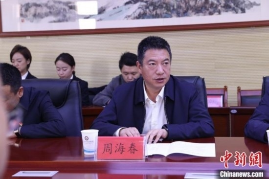 圖為西寧城市職業(yè)技術(shù)學(xué)院黨委書記周海春發(fā)言。青海省人民檢察院供圖