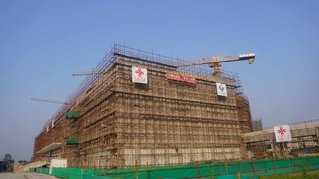 這是2023年5月23日在剛果（金）首都金沙薩拍攝的由中國(guó)援建的中部非洲文化藝術(shù)中心項(xiàng)目施工現(xiàn)場(chǎng)。