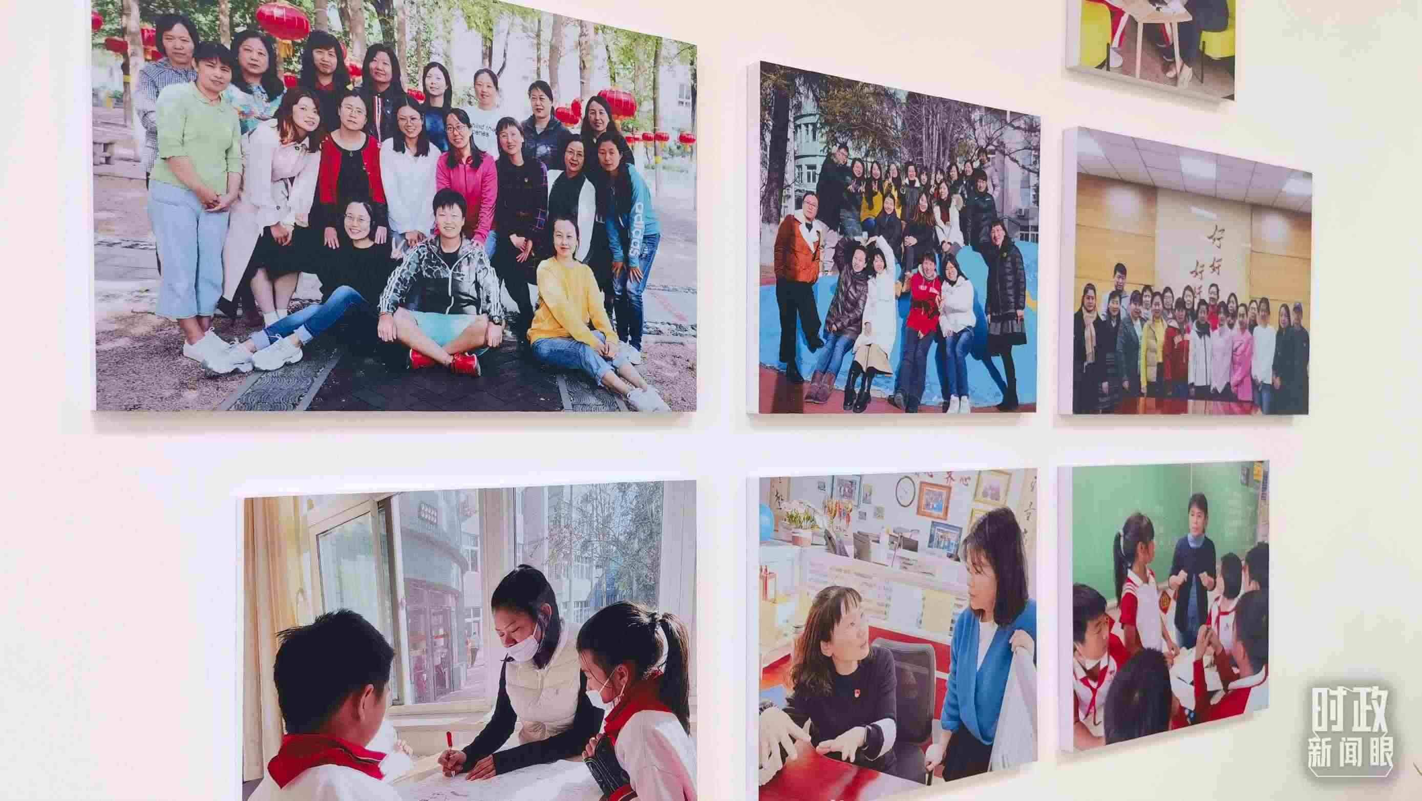 △五年級教師辦公室內(nèi)的合影展板。（總臺央視記者賈林拍攝）