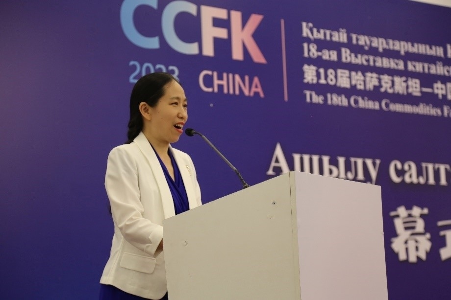 中國駐阿拉木圖總領(lǐng)事蔣薇發(fā)表致辭。中國駐阿拉木圖總領(lǐng)館供圖