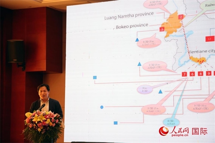 老撾計劃與投資部發(fā)展研究院院長史提羅斯·拉斯福尼在活動現(xiàn)場發(fā)言。人民網(wǎng)記者楊一攝