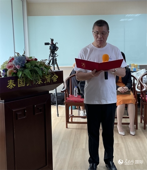 泰國浙江商會會長祁曉云受泰國華僑華人和駐泰各級商會機(jī)構(gòu)委托發(fā)出倡議，華僑華人群體將積極助力亞運(yùn)會舉行。人民網(wǎng)記者 劉慧攝