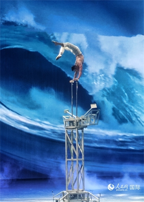 吳橋雜技大世界中的雜技演出。人民網(wǎng) 趙昭攝