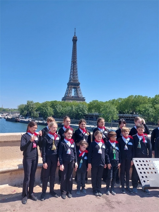 2.2023年5月，巴黎寶麗聲童聲合唱團錄制歌曲《如果我去中國》。（圖片由受訪者提供）