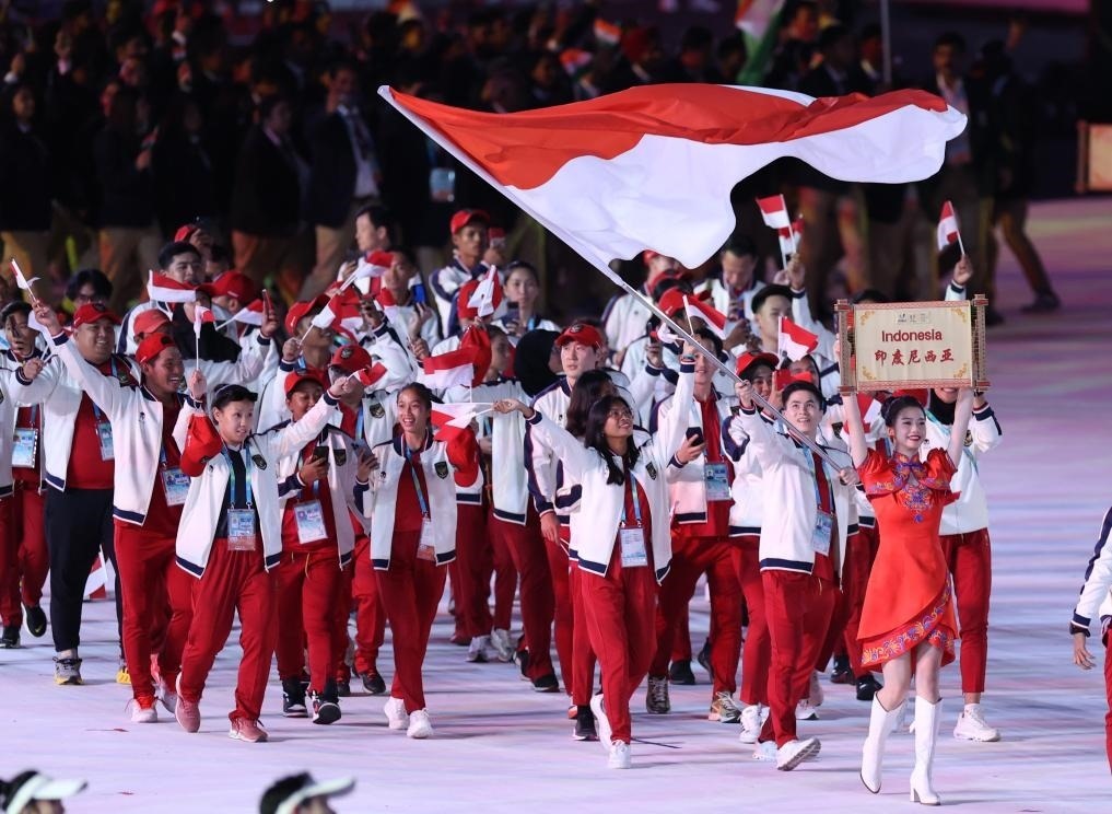 7月28日，印度尼西亞大學(xué)生體育代表團(tuán)在開幕式上入場。新華社記者張麗蕓攝