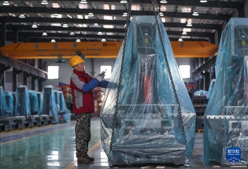 工人在阜新勁達(dá)精密機(jī)械有限公司生產(chǎn)車間工作。新華社記者龍雷攝