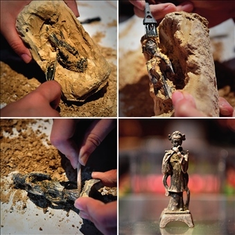 河南博物院推出的“考古盲盒”的“挖寶”過(guò)程(2022年5月17日攝) 李安攝/本刊