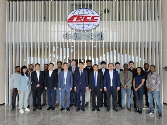 中國土木福州設(shè)計院埃塞分院團隊合影。受訪對象供圖