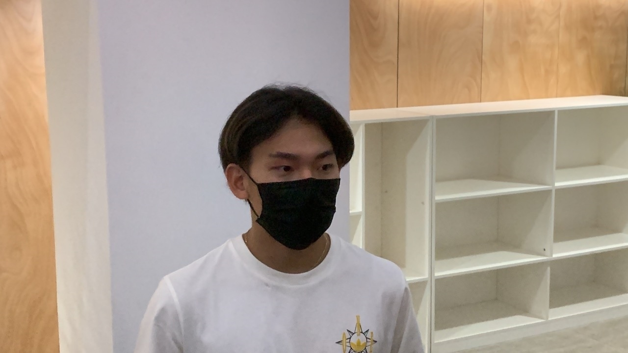 蘇翊鳴接受媒體采訪。荊政崳攝