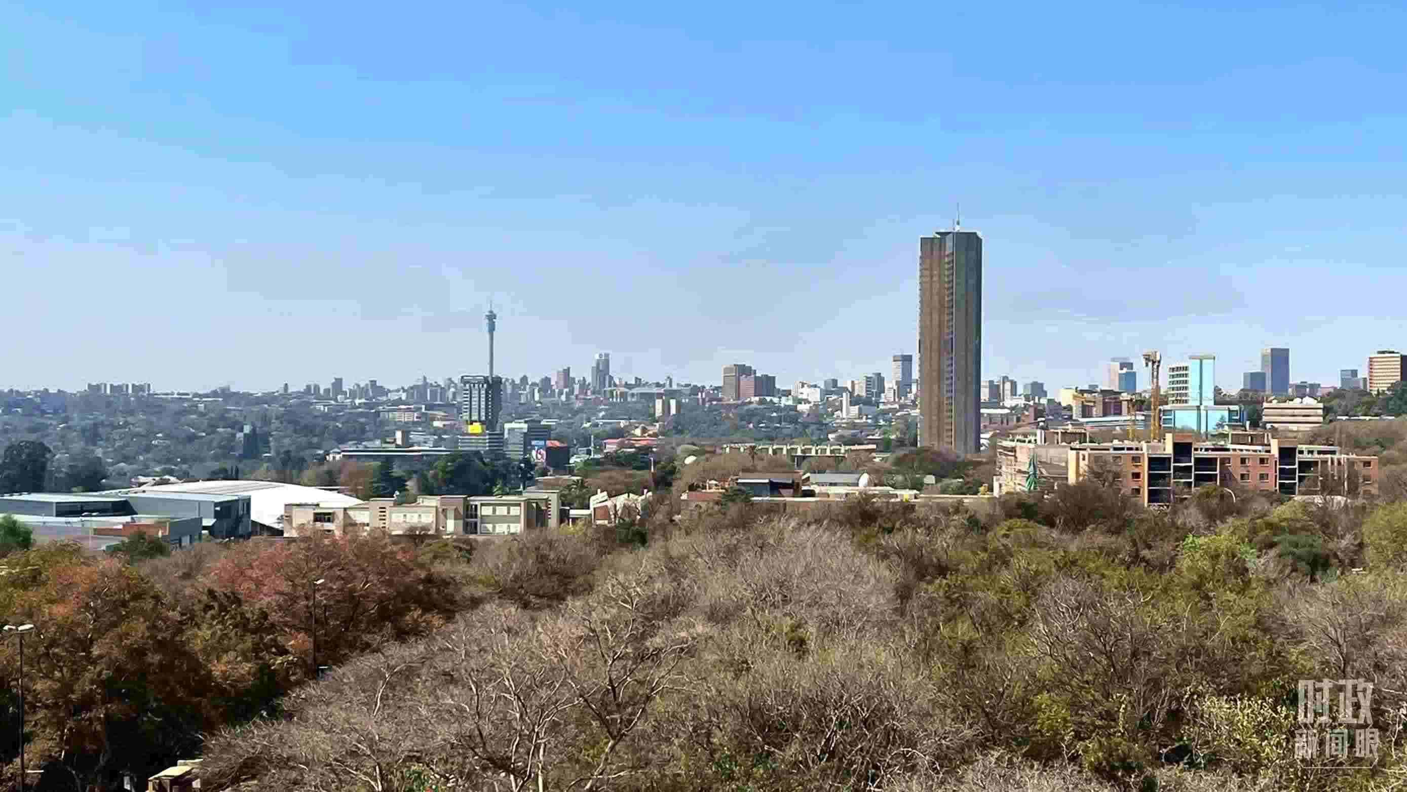 △約翰內(nèi)斯堡城市天際線。（總臺記者馬培敏拍攝）