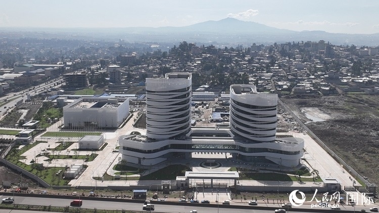 非洲疾病預(yù)防控制中心總部（一期）航拍。人民網(wǎng)記者 劉寧攝