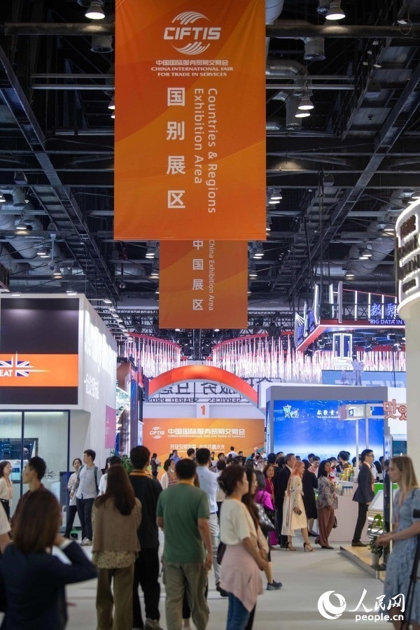 9月2日，服貿(mào)會國別展區(qū)，人流如潮。人民網(wǎng)記者 翁奇羽攝