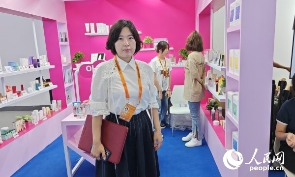 9月3日，韓國駐華大使館經(jīng)濟部參贊金至凰接受人民網(wǎng)記者采訪。人民網(wǎng)記者 趙雯博攝