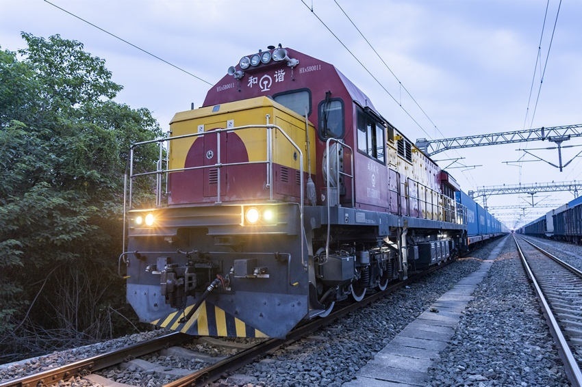 首趟中歐班列（成都）冷鏈專列到達(dá)成都國際鐵路港。青白江區(qū)委宣傳部供圖