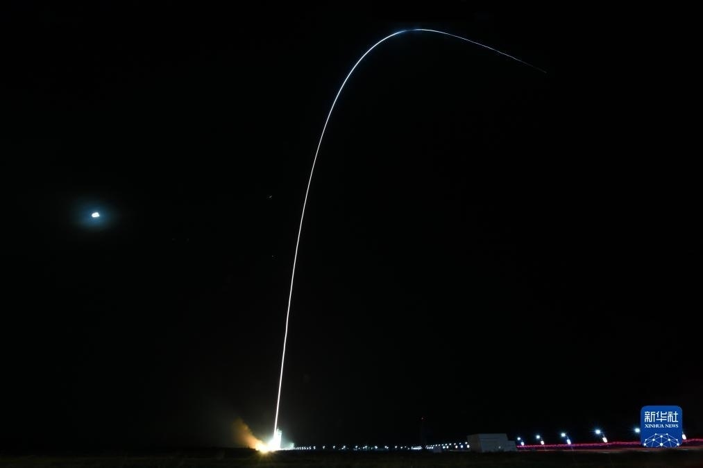 9月7日02時14分，我國在酒泉衛(wèi)星發(fā)射中心使用長征四號丙運載火箭，成功將遙感三十三號03星發(fā)射升空，衛(wèi)星順利進入預(yù)定軌道，發(fā)射任務(wù)獲得圓滿成功。新華社發(fā)（汪江波 攝）