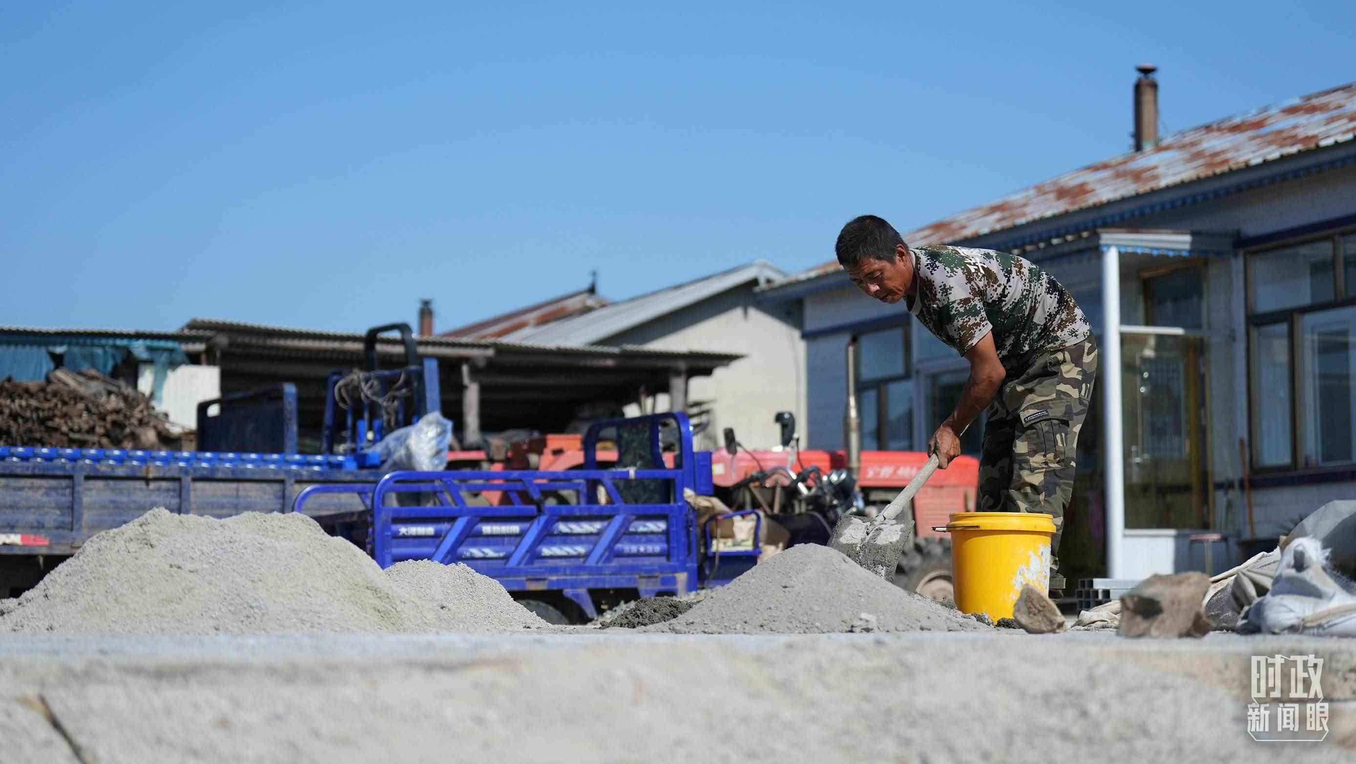△龍王廟村的災(zāi)后恢復(fù)重建正加緊推進(jìn)。（總臺國廣記者李晉拍攝）