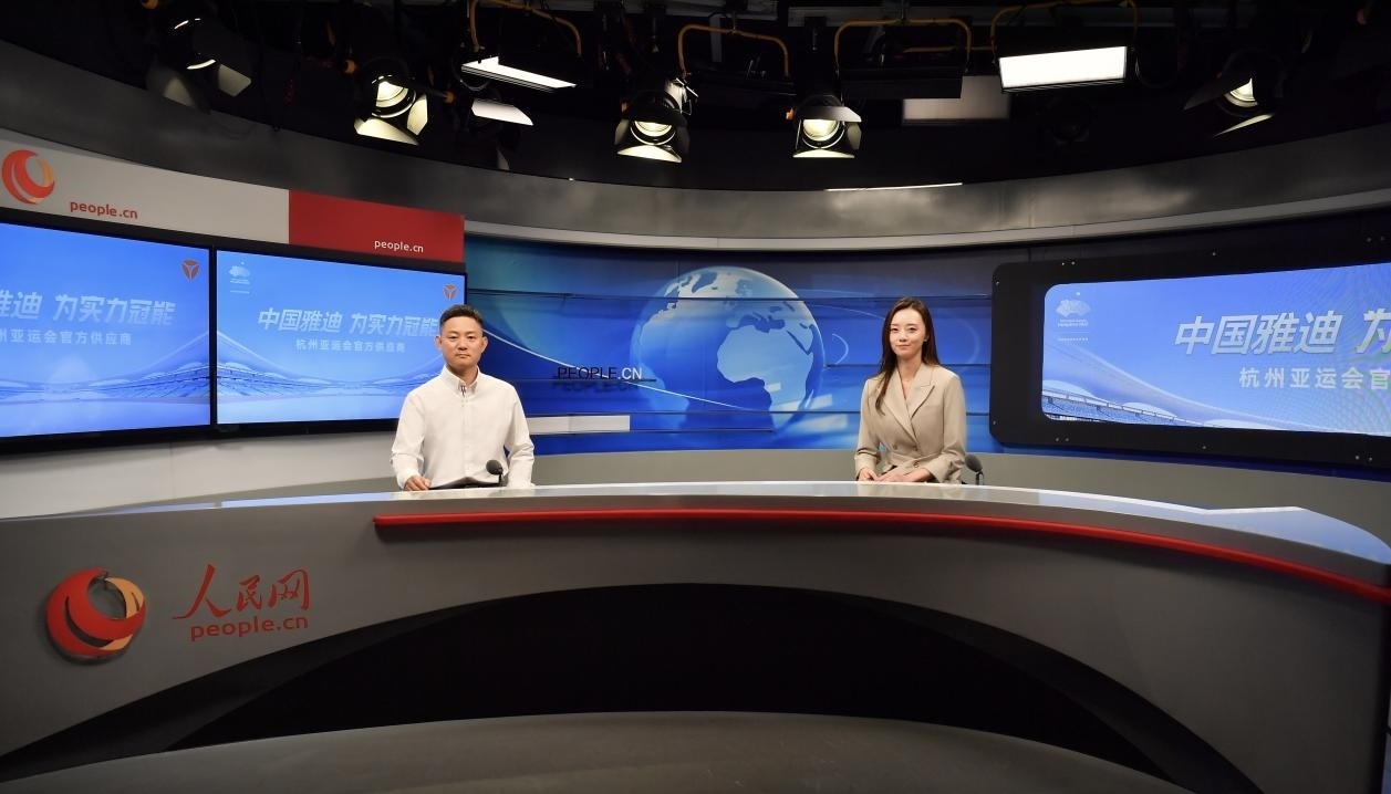 雅迪科技集團(tuán)全球營銷與服務(wù)總裁王家中接受人民網(wǎng)記者采訪。人民網(wǎng)記者 于凱攝