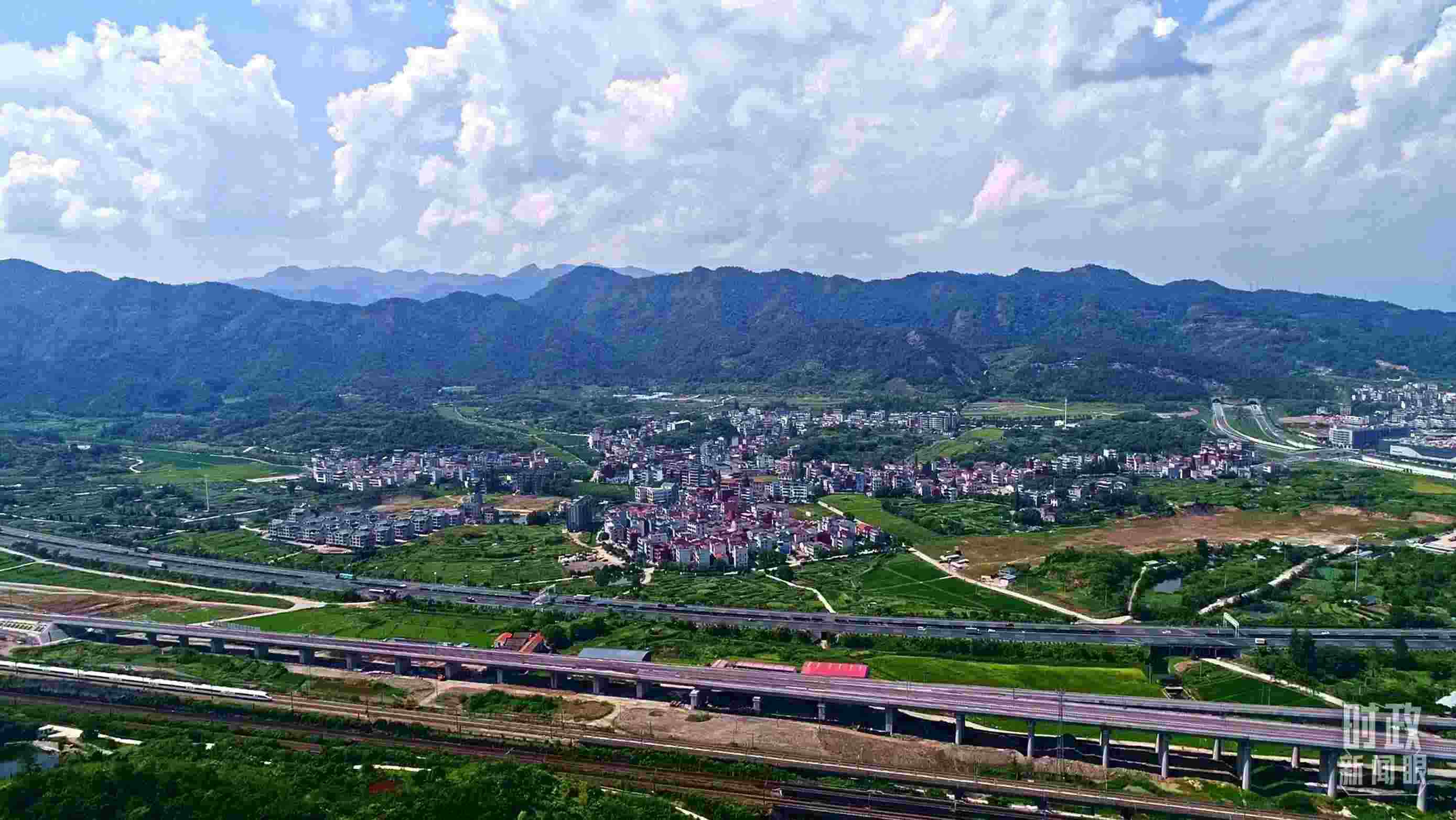 △李祖村航拍。（總臺(tái)央視記者范凱拍攝）