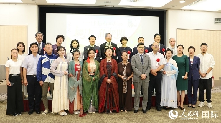 與會人員合影留念。人民網(wǎng) 許可攝