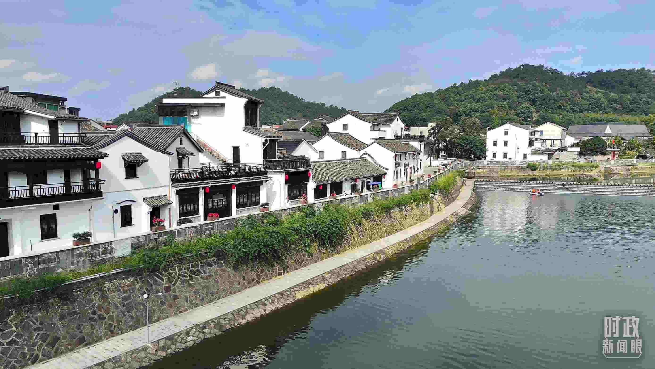 △“楓橋經(jīng)驗(yàn)”發(fā)源地諸暨市楓橋鎮(zhèn)。（總臺央視記者楊立峰拍攝）