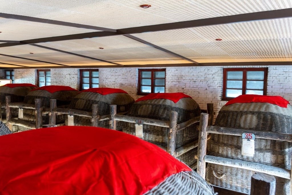 西鳳酒“酒?！辟A存庫(kù) 王哲攝