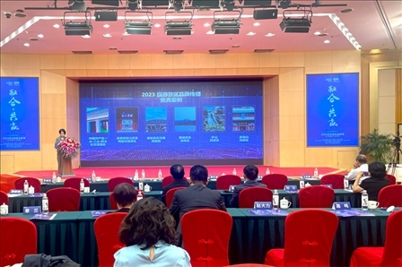 現(xiàn)場發(fā)布《2023旅游景區(qū)品牌傳播優(yōu)秀案例》。人民網(wǎng)記者 劉微攝