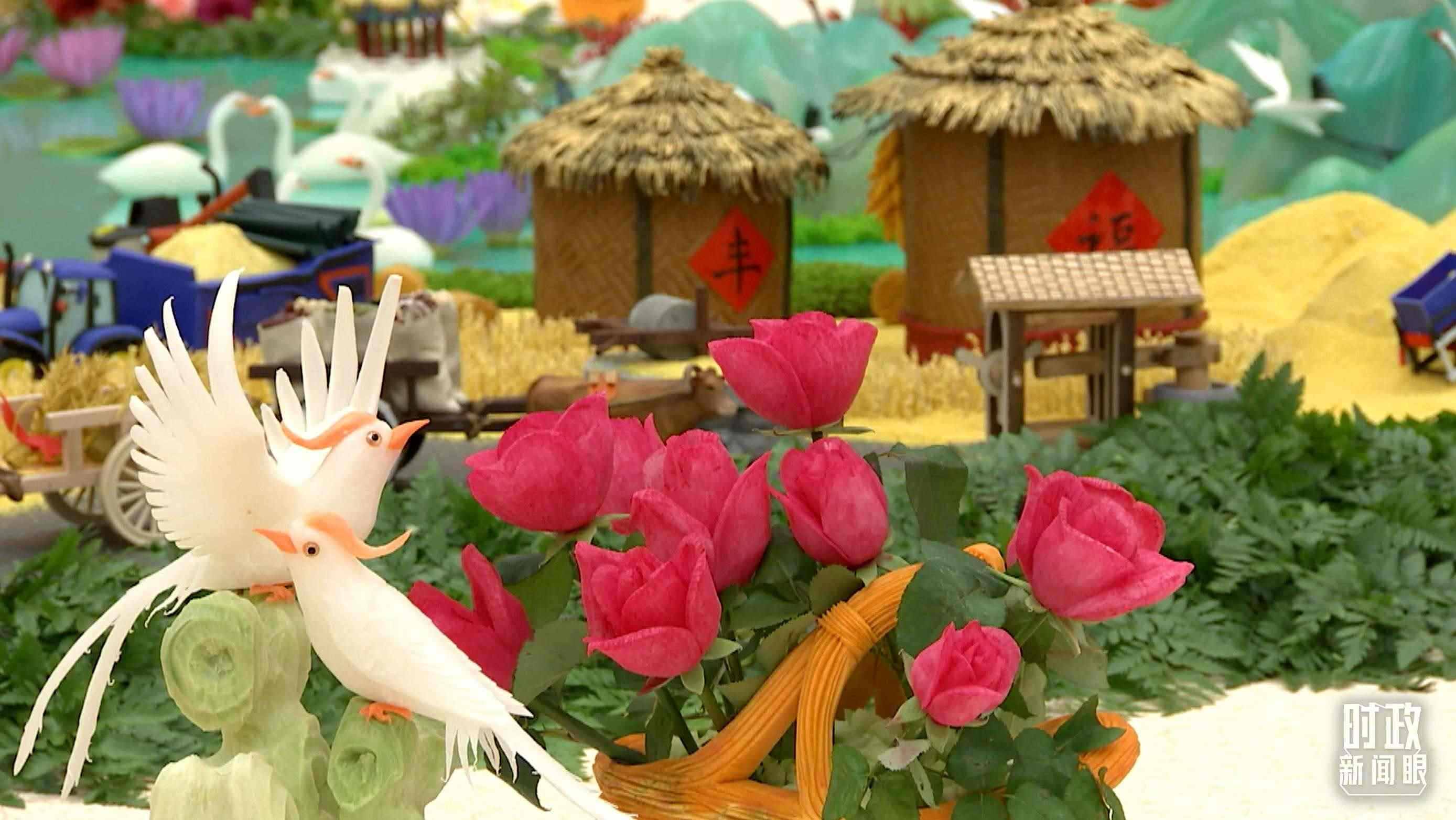 △宴會廳內(nèi)，節(jié)日氛圍濃郁。