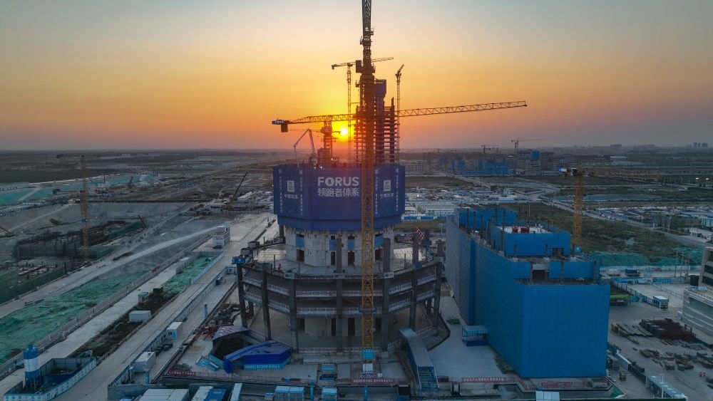 在雄安新區(qū)啟動(dòng)區(qū)拍攝的中國(guó)中化大廈項(xiàng)目（9月21日攝，無人機(jī)照片）。新華社記者 張鋮 攝