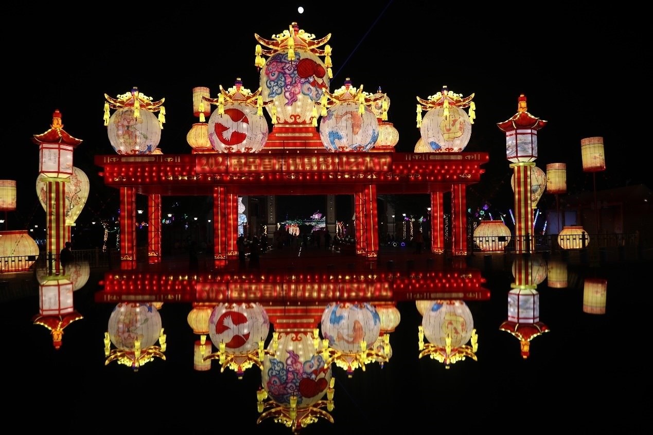 中秋國慶期間，南岳祝融文旅小鎮(zhèn)舉辦祝融花燈節(jié)。曹正平攝