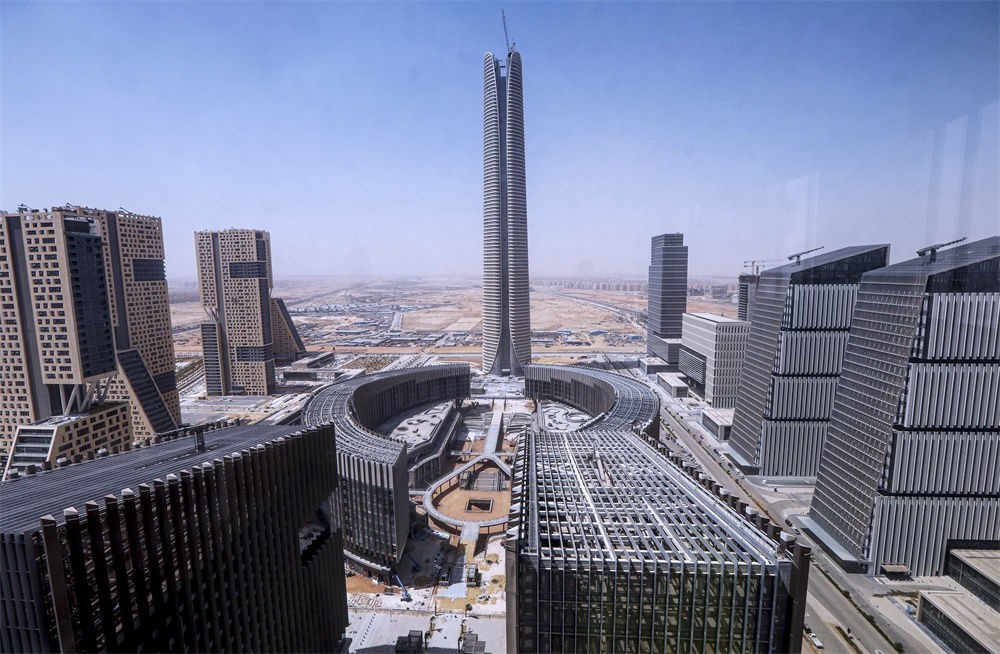 這是在埃及開羅以東拍攝的建設中的新行政首都中央商務區(qū)（9月11日攝）。新華社發(fā)（艾哈邁德·戈馬攝）