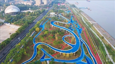 △俯瞰長江國家文化公園九江城區(qū)段。（總臺記者李海峰拍攝）