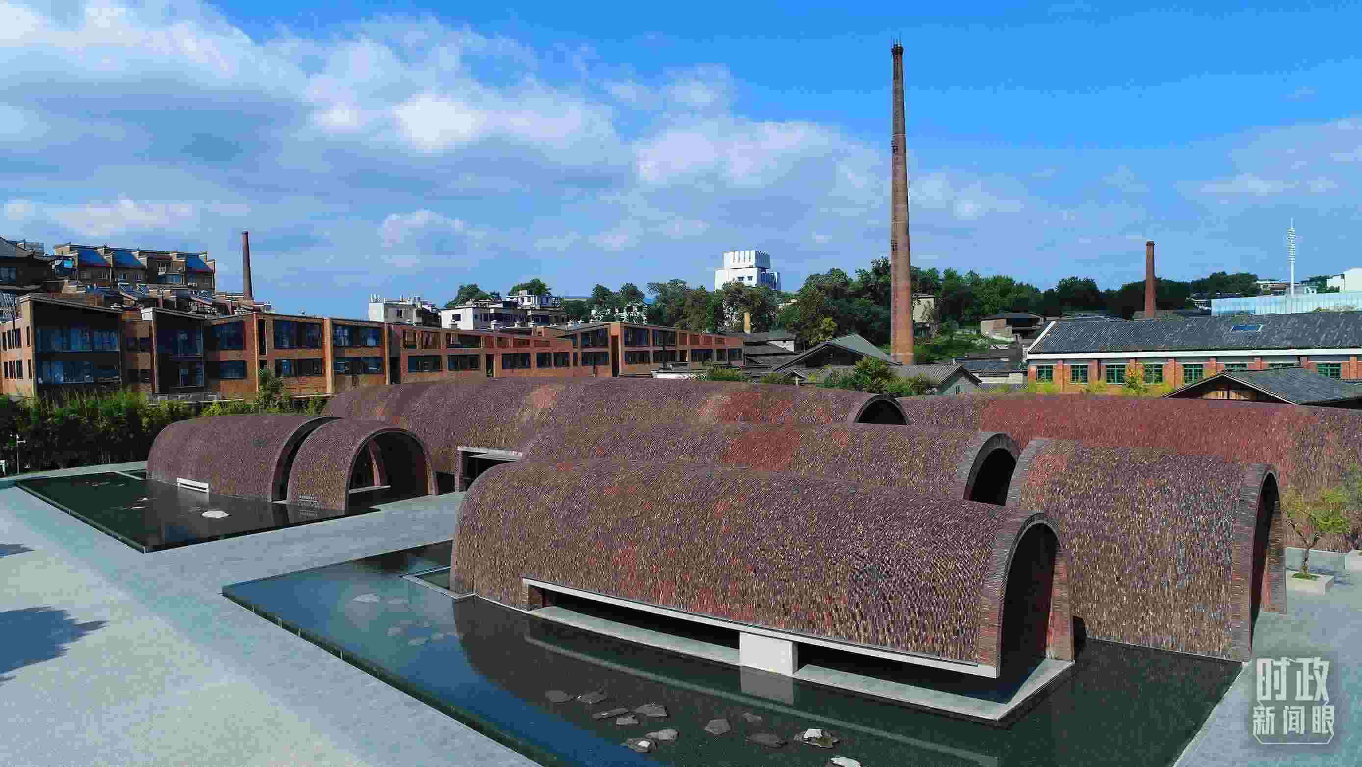 △街區(qū)內(nèi)的博物館，借鑒了景德鎮(zhèn)清代獨(dú)創(chuàng)的蛋形柴窯構(gòu)造特點(diǎn)。（總臺央視記者范凱拍攝）