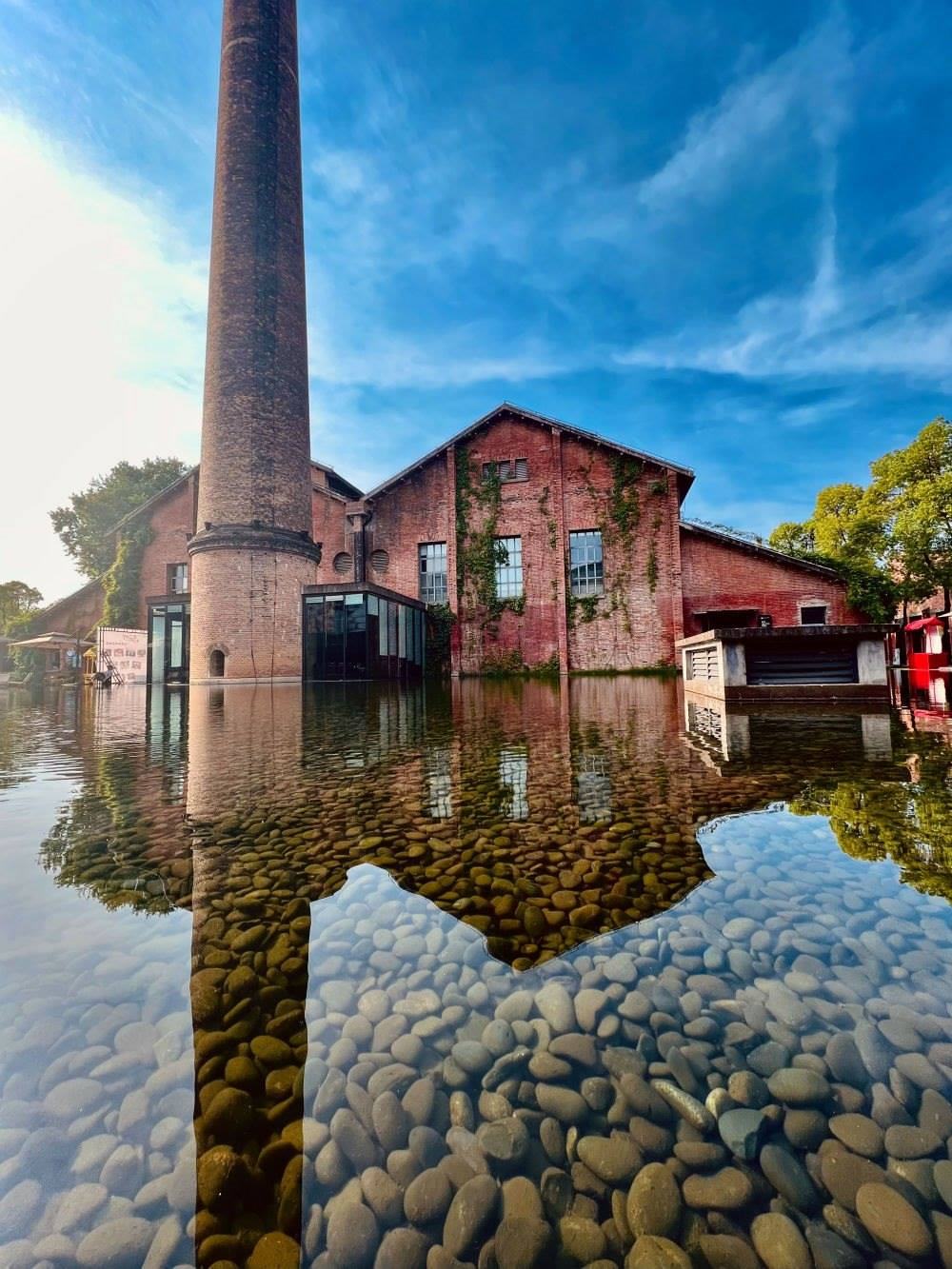 ↑景德鎮(zhèn)陶溪川文創(chuàng)街區(qū)一景（2023年5月15日攝）。