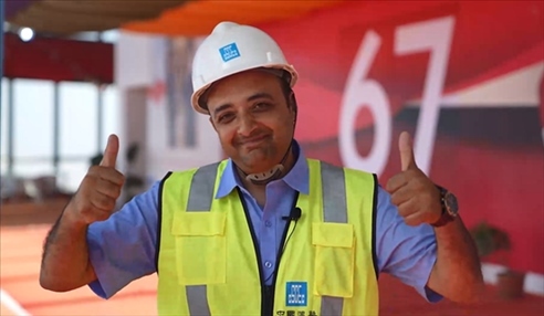 瓦利德·拉馬丹接受人民網記者采訪。嚴川吉雨攝