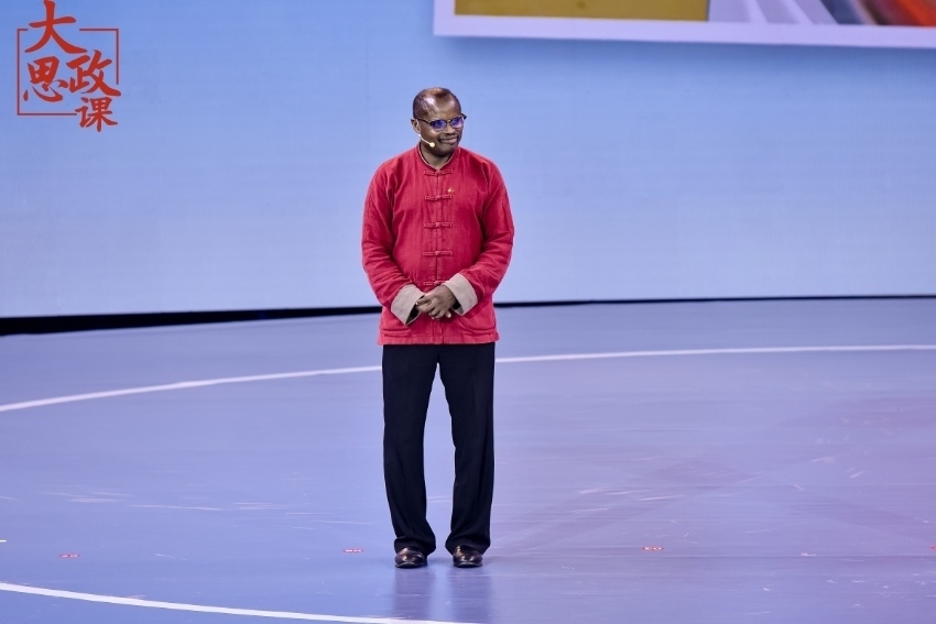 首位獲中醫(yī)博士學(xué)位的外國(guó)醫(yī)生迪亞拉（馬里） 