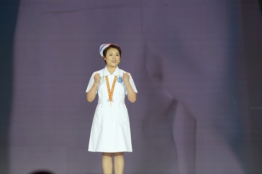 第49屆南丁格爾獎(jiǎng)獲得者、四川大學(xué)華西醫(yī)院護(hù)理部主任蔣艷