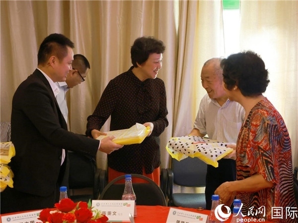 當(dāng)?shù)貢r(shí)間10月23日，國(guó)務(wù)院僑務(wù)辦公室主任陳旭在巴西華人文化交流協(xié)會(huì)會(huì)館出席里約僑界舉辦的重陽(yáng)節(jié)敬老聯(lián)歡活動(dòng)。人民網(wǎng)記者 陳海琪攝