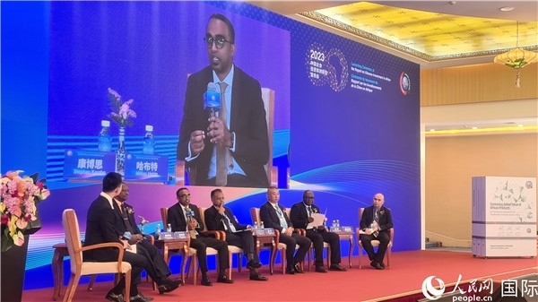 與會嘉賓展開座談。人民網(wǎng)記者 萬宇攝