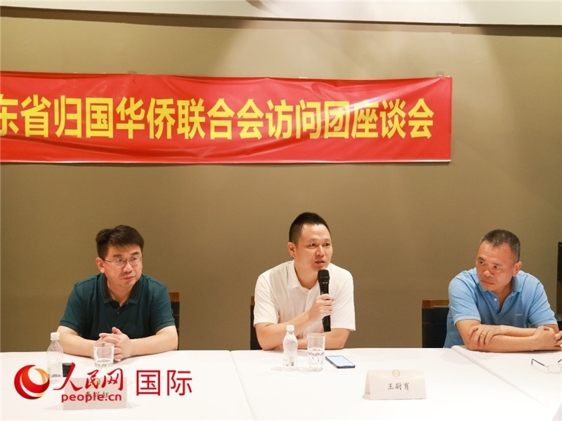 中國駐里約總領館副總領事王尉育（中）在座談會上致辭。人民網記者 陳海琪攝