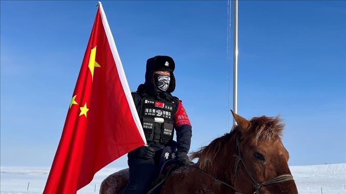 呼倫貝爾陳巴爾虎旗公安局副局長石永志。人民網(wǎng)記者 張敏穎攝